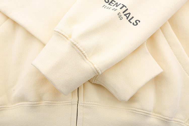 ESSENTIALS | קפוצ’ון