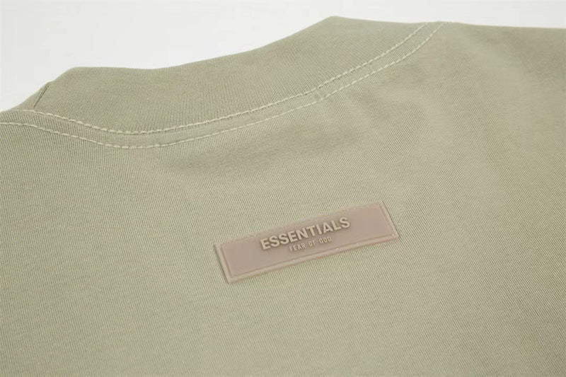 ESSENTIALS | חולצה קצרה
